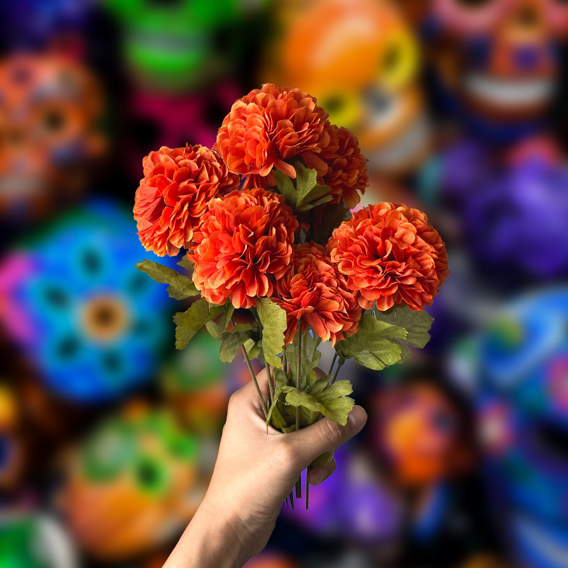 Bunch of orange marigold/cempasúchil from side view